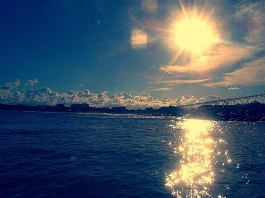 阳光照进深蓝色的海#黄昏#唯美#大海