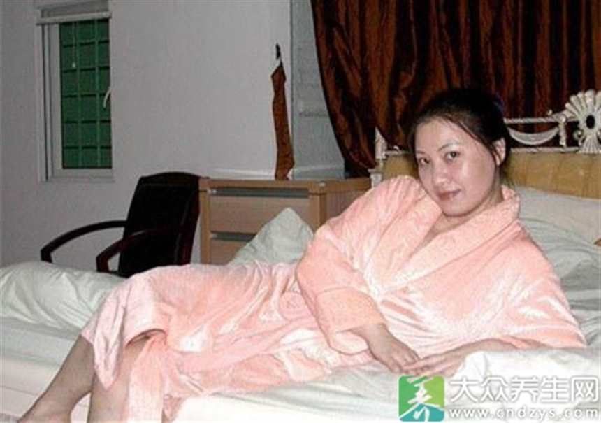 中年熟女网站男人打飞看美女图片