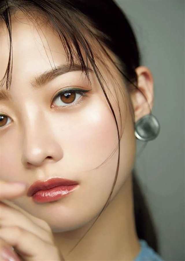 宝贝你的小兔子真软 嫂子章小婉长得很漂亮