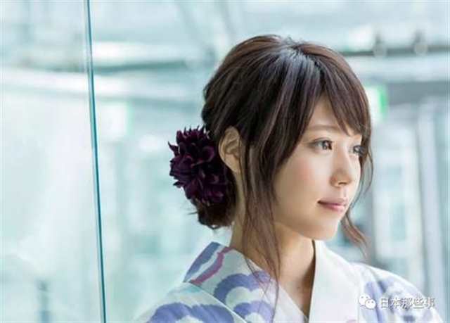 宝贝你的小兔子真软 嫂子章小婉长得很漂亮