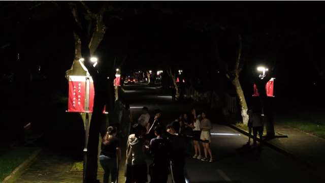 毕业季,网易云点燃24盏灯,写了24句唯美文案……