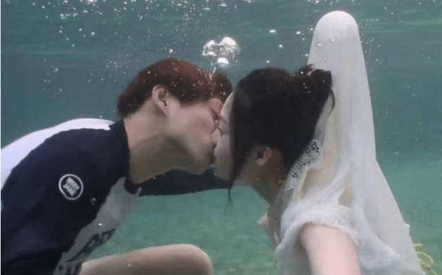 魏大勋随手扯开李沁罩衫 让他热度大增。