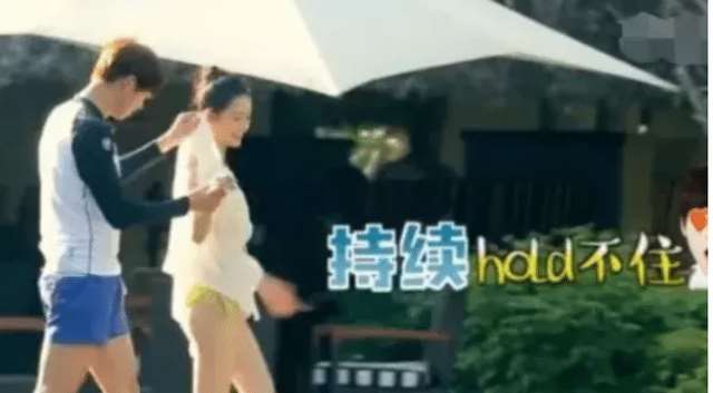 魏大勋随手扯开李沁罩衫 让他热度大增。