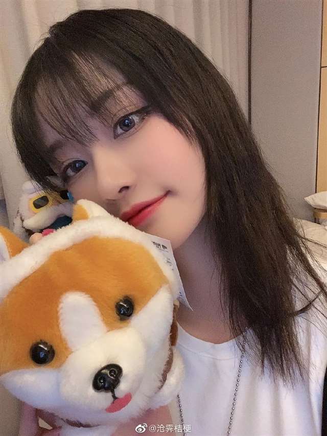 富二代女友Coser沧霁桔梗