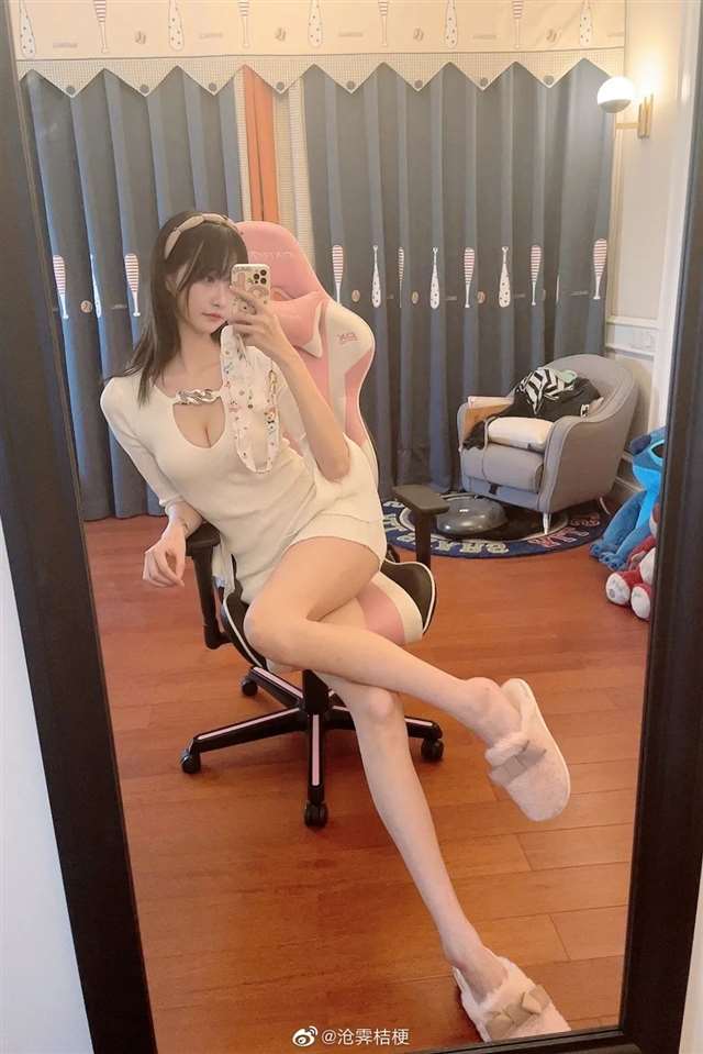 富二代女友Coser沧霁桔梗