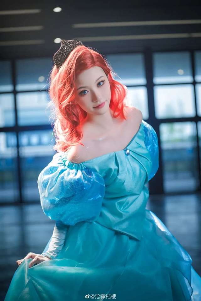 富二代女友Coser沧霁桔梗