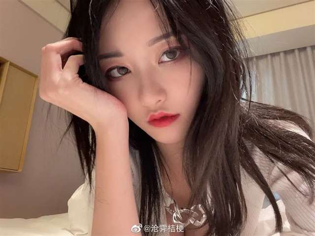 富二代女友Coser沧霁桔梗