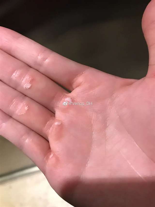 国产翘臀女郎cos腿边的开衩直接拉到腰际的“不知火舞”