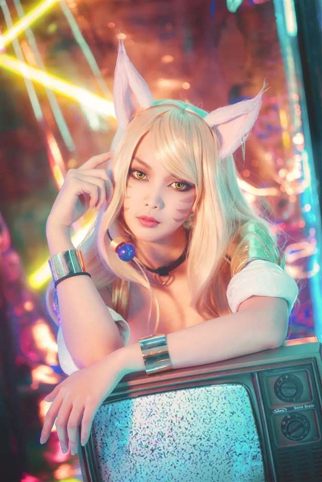 LOL阿狸cosplay,声音甜美销魂，身材苗条性感