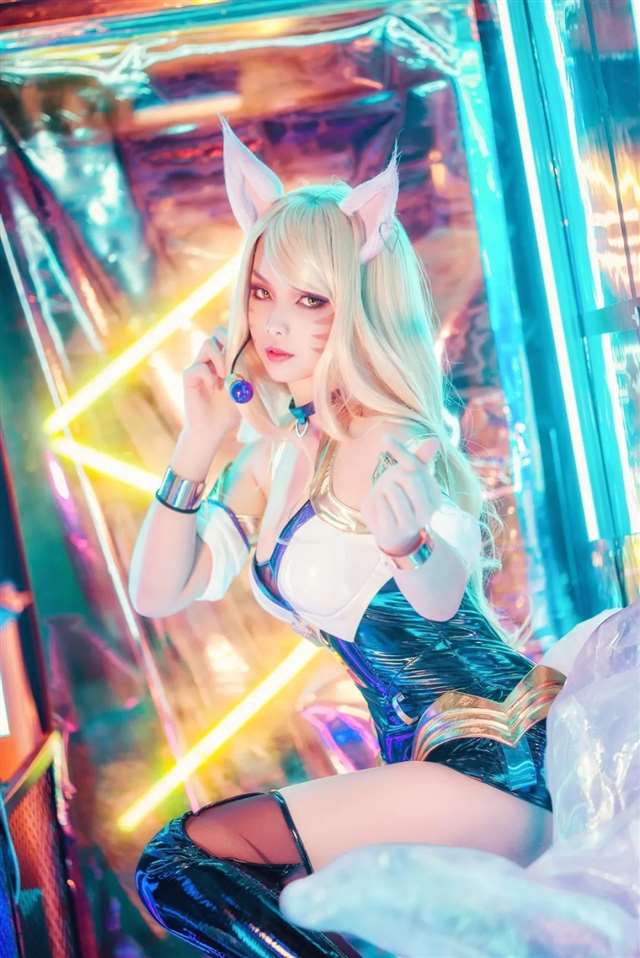 LOL阿狸cosplay,声音甜美销魂，身材苗条性感