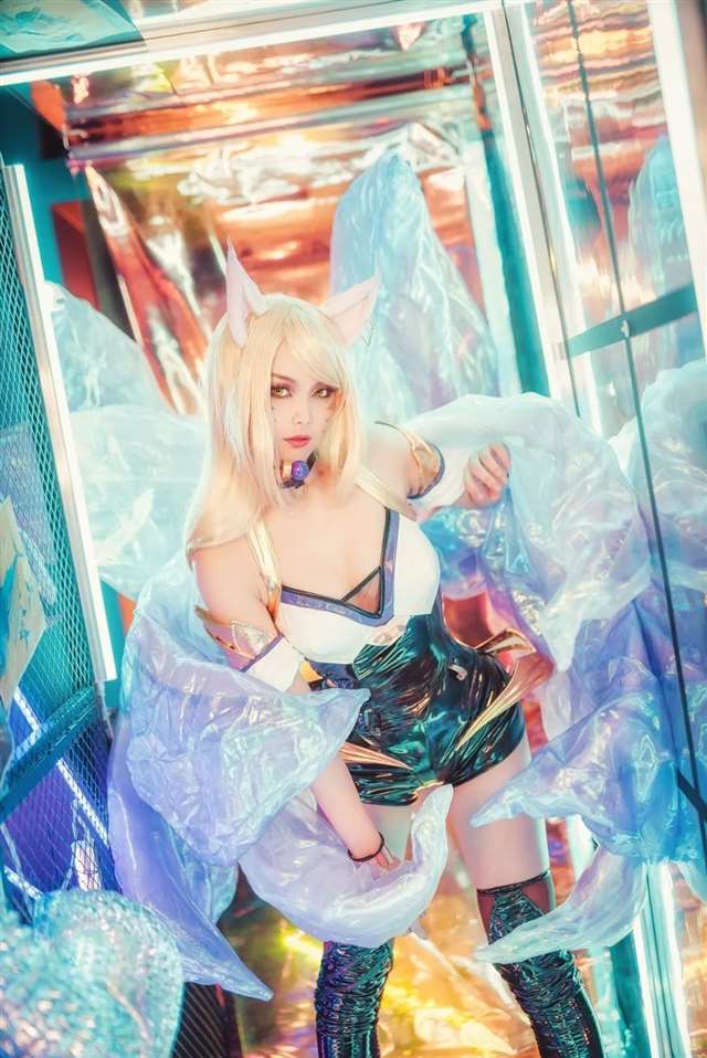 LOL阿狸cosplay,声音甜美销魂，身材苗条性感