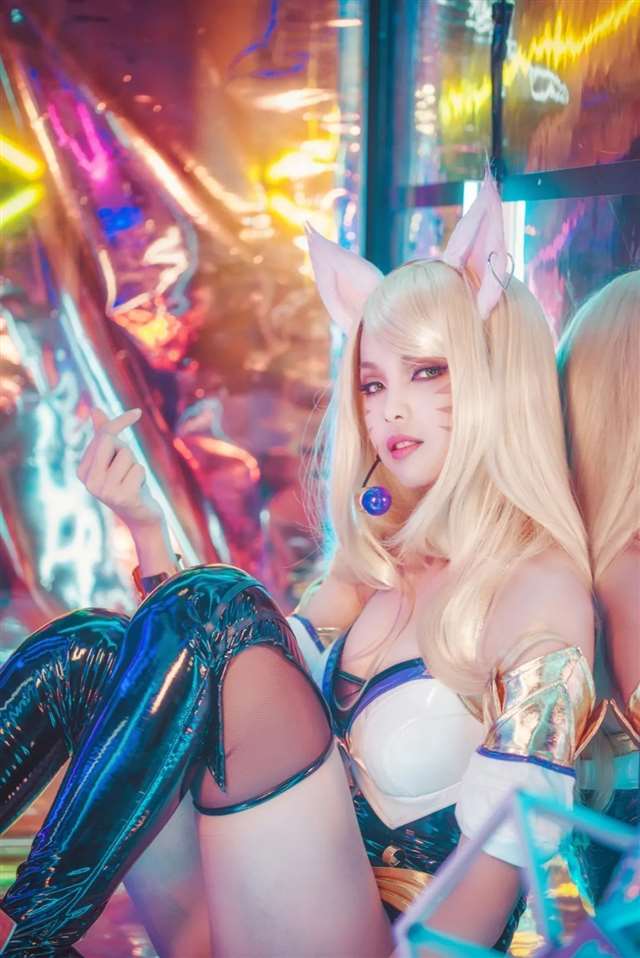 LOL阿狸cosplay,声音甜美销魂，身材苗条性感