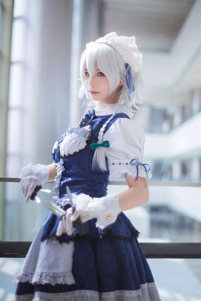 碧蓝航线爱宕和东方系列的咲夜以及美铃三组Cos