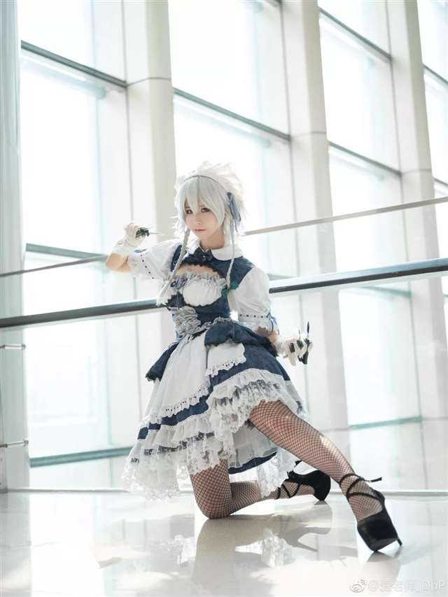 碧蓝航线爱宕和东方系列的咲夜以及美铃三组Cos