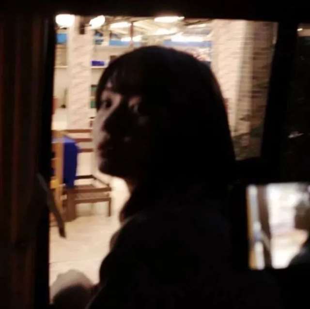 一看就让人心疼的伤感真人女头像