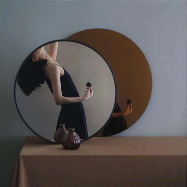 一看就让人心疼的伤感真人女头像