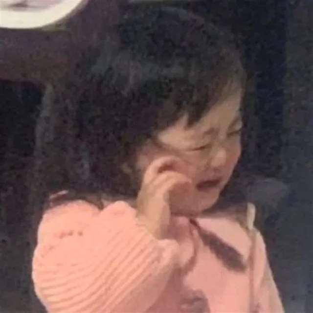 一看就让人心疼的伤感真人女头像