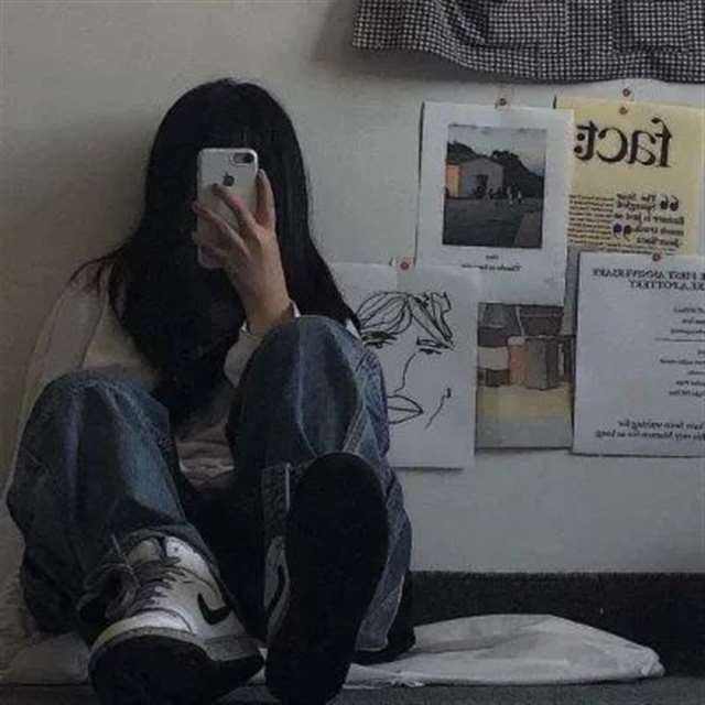 一看就让人心疼的伤感真人女头像