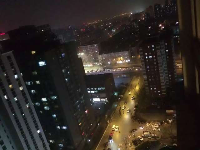 夜深了我们该怎么办？寂寞了谁在身旁