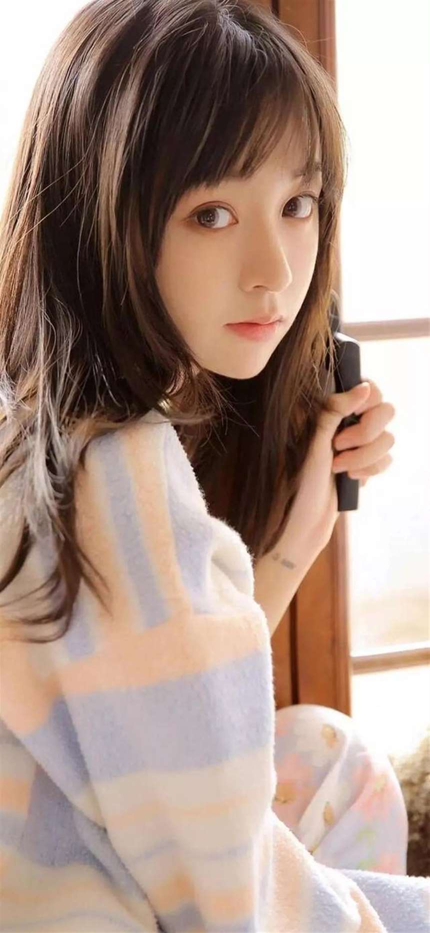 渣男壁纸:抖音热门潮图,高清全面屏美女壁纸精选