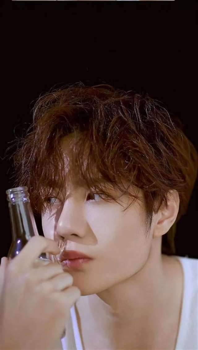 王一博壁纸~壁纸/锁屏壁纸/爱豆壁纸/无水印壁纸/手机壁纸/博君一肖