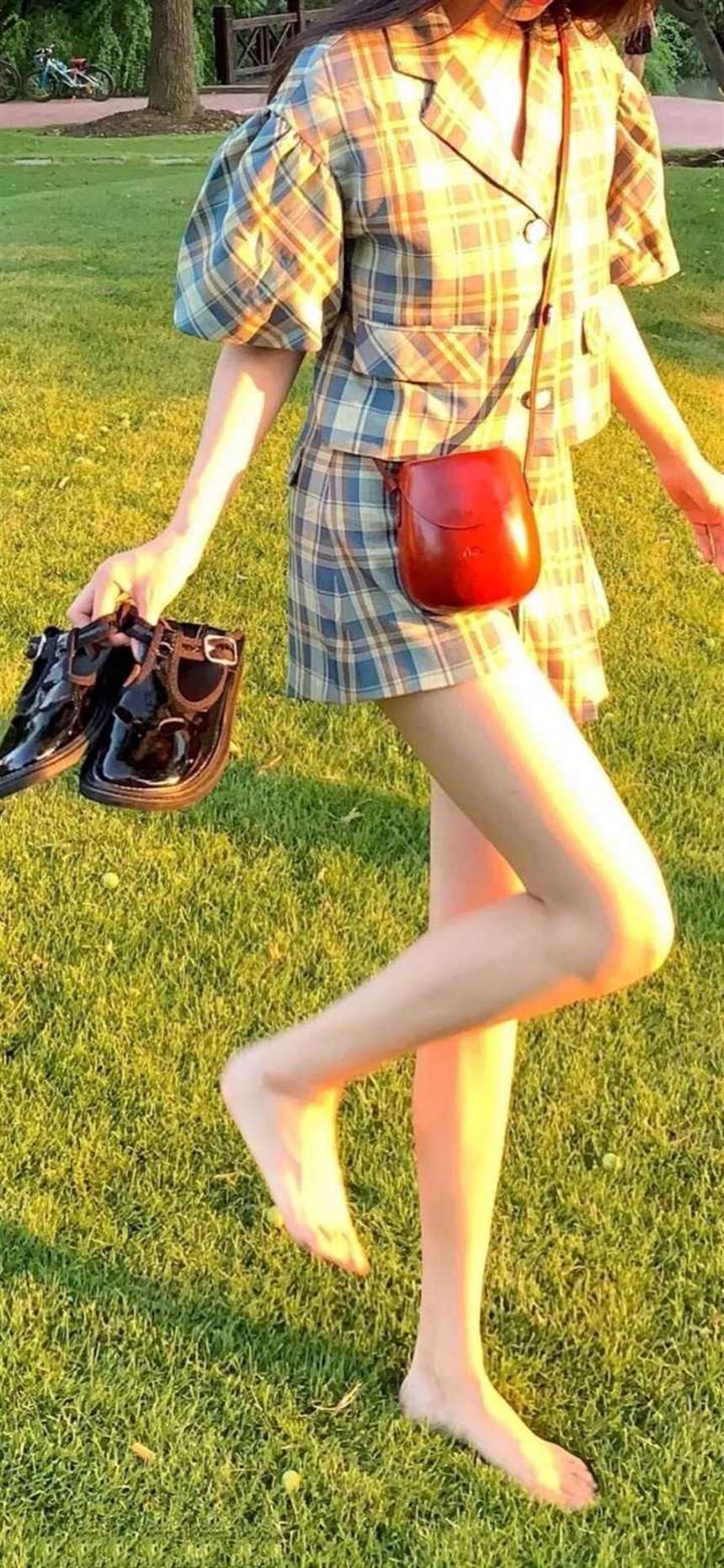 有没有腿特别好看的女生的壁纸推荐?