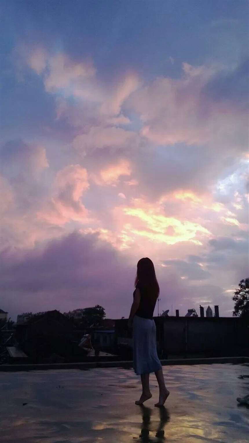 唯美女生图片要的是人物的背景图片