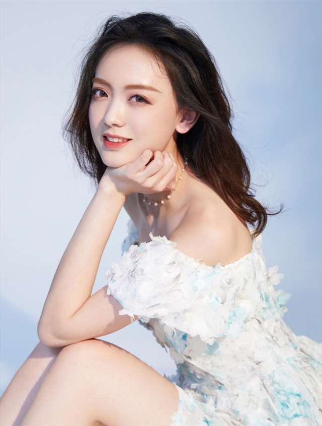 KPL解说灵儿的胸美照,元气满满美少女