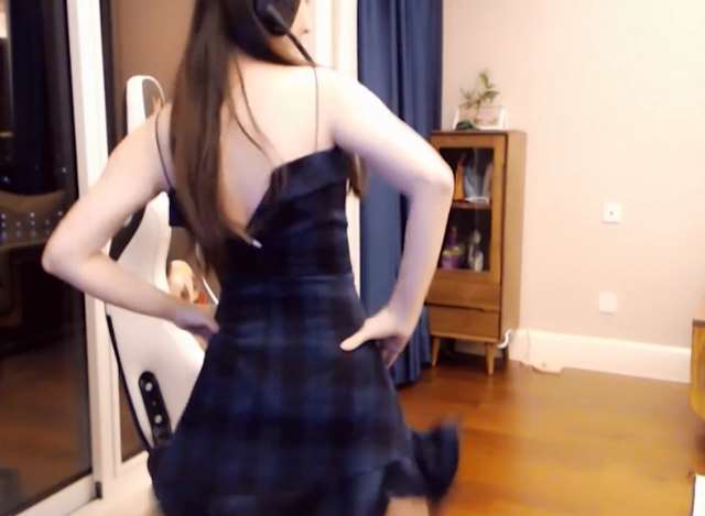 沫子跳舞拉链开了视频吸引了不少观众的眼球