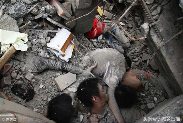 12汶川大地震中催人泪下的8张照片,很多人看一次哭