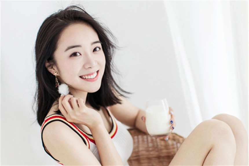  余霜按摩椅事件 余霜给我口什么梗