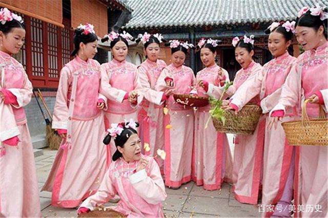 宫女是皇上的自动马桶把侍女当尿盆