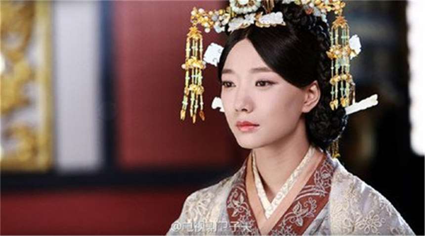 公主被扔在军营送给将士犒劳一下下的撞着公主