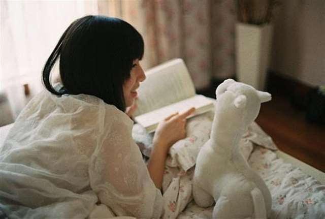 夜深人静想念一个人的诗句 夜已深,心不静,人未眠