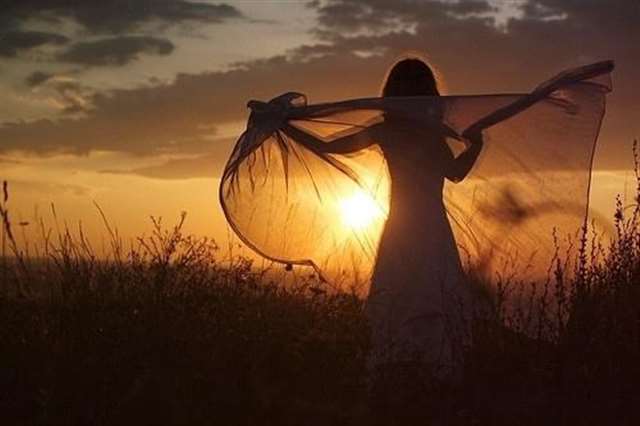 夜深人静想念一个人的诗句 夜已深,心不静,人未眠