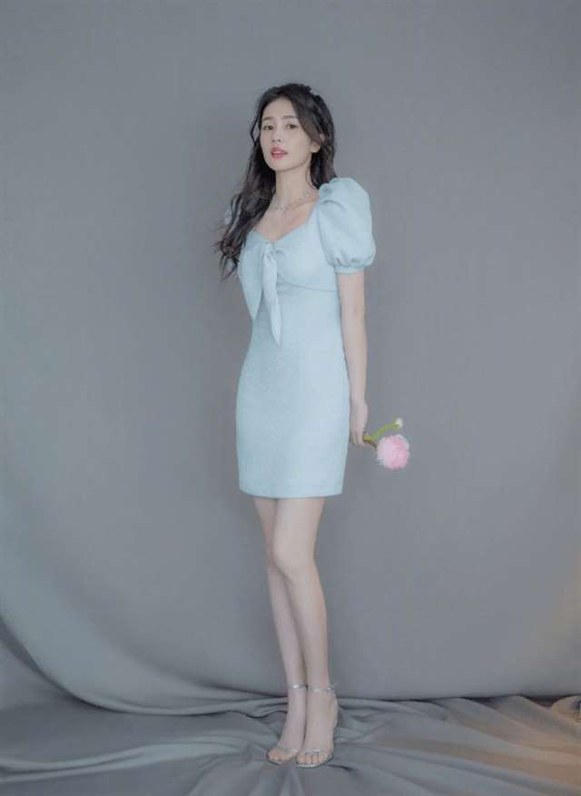 白鹿游泳装,26岁嫩如未成年
