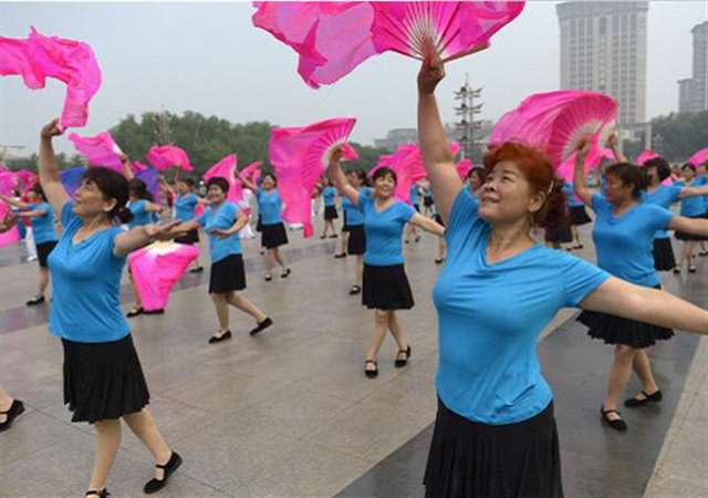 国外chinadance广场舞大尺码生活透视