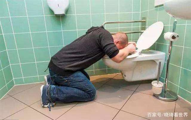 ktv厕所放沙发什么意思?