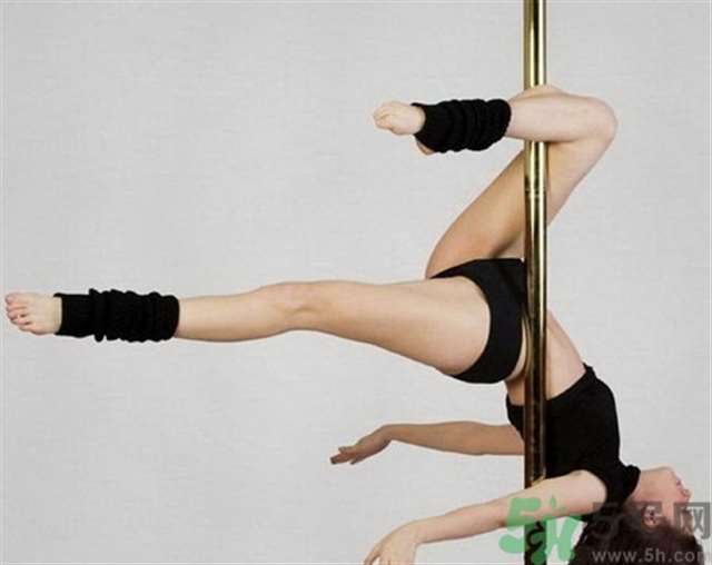 跳舞的女生下面是不是特别好 一字马下面是开还是闭