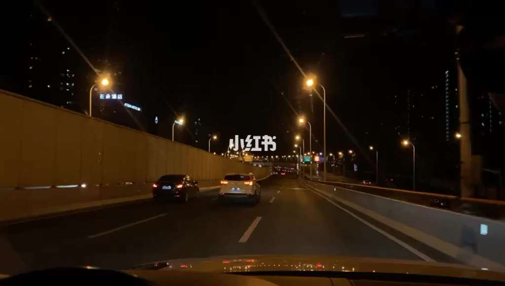 夜晚真的太感性了_汽车_汽车介绍