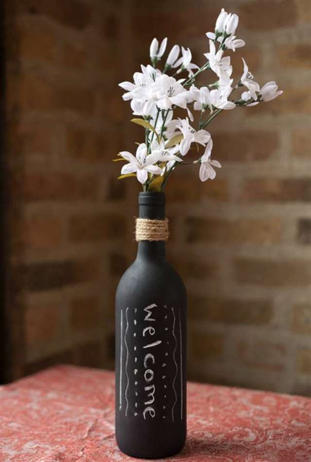 不要用红酒瓶,塞酒的长颈一点点的没入