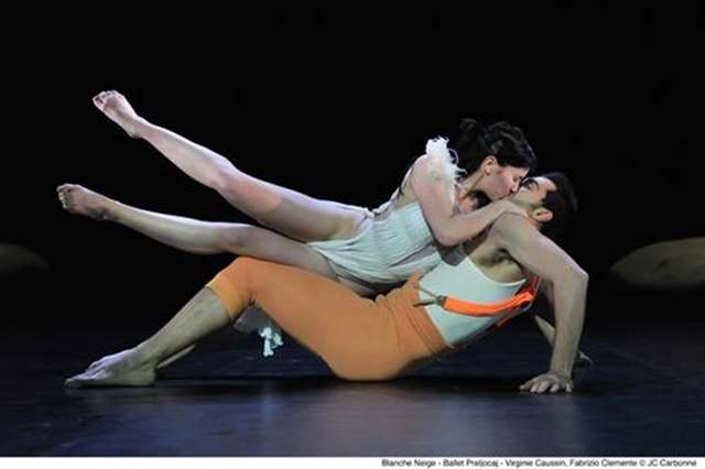 芭蕾舞演员起反应图 一字马能不能进入