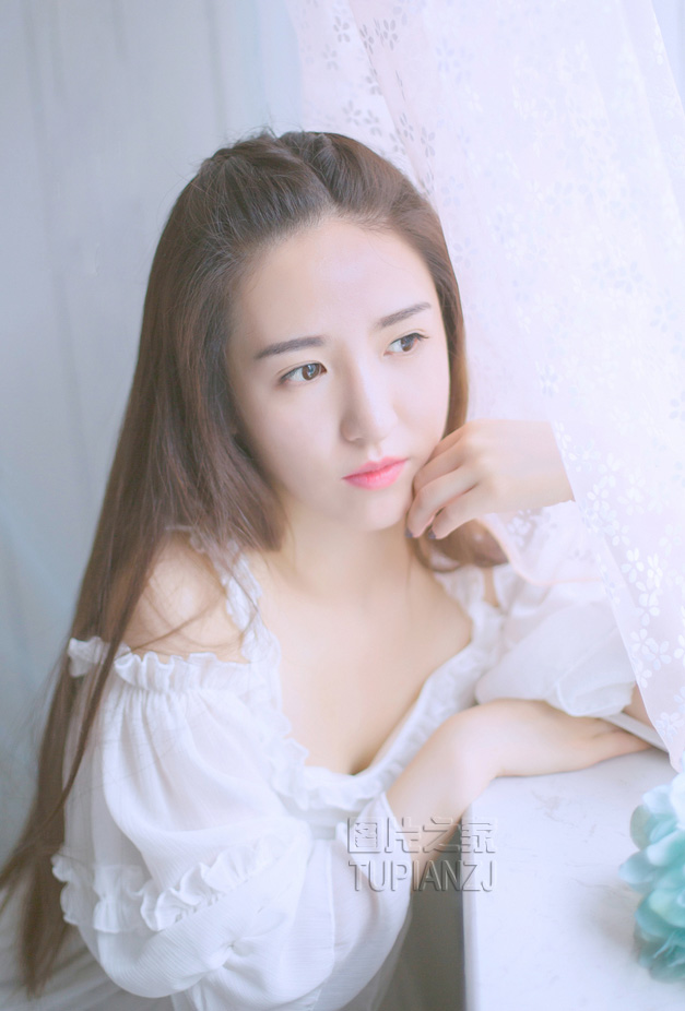 私自翻妈妈的衣柜 妈妈跟别的男人睡觉