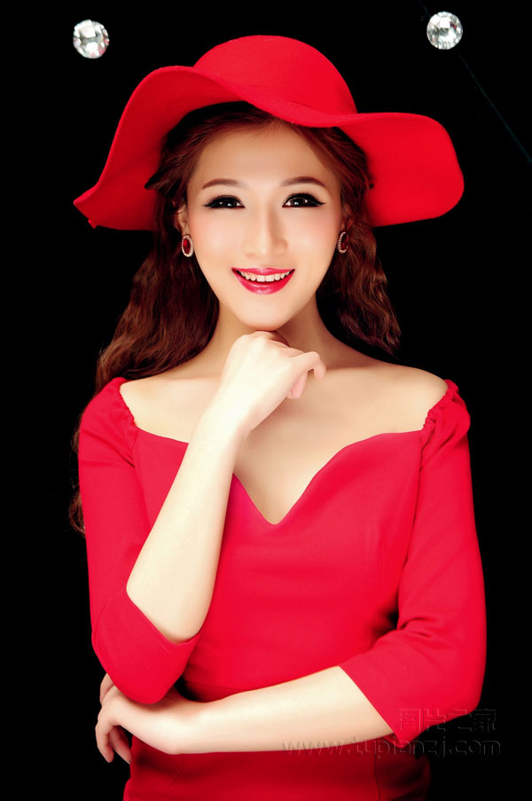  宝贝,张开腿让我要擦  两个人能听见彼此的心跳。