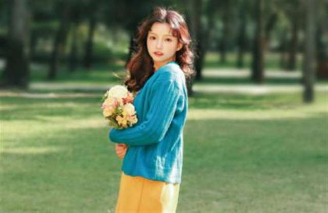 每天上班都跟领导做那事 老板说穿裙子好做