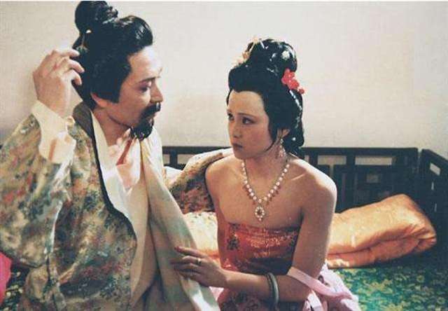  红楼梦中的爬灰和养小叔子