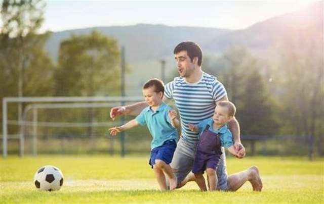 宝宝要爹的棒棒糖 爸爸裤子里藏着一根棒棒糖