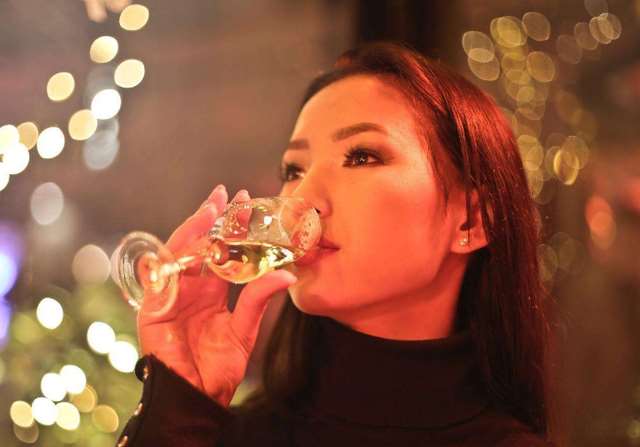  和少妇同学激情 玩弄同学新婚少妇