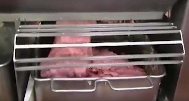  姐的面包给你夹火腿吃 扇贝想吃大香肠