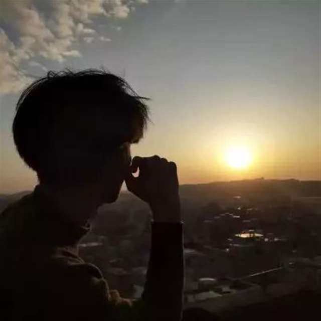 微信男生&女生背影头像:一个伤感,一个唯美